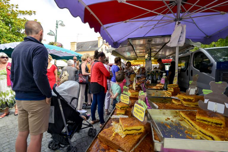 Bretonische Kuchen auf dem Markt in Guidel (Bretagne)