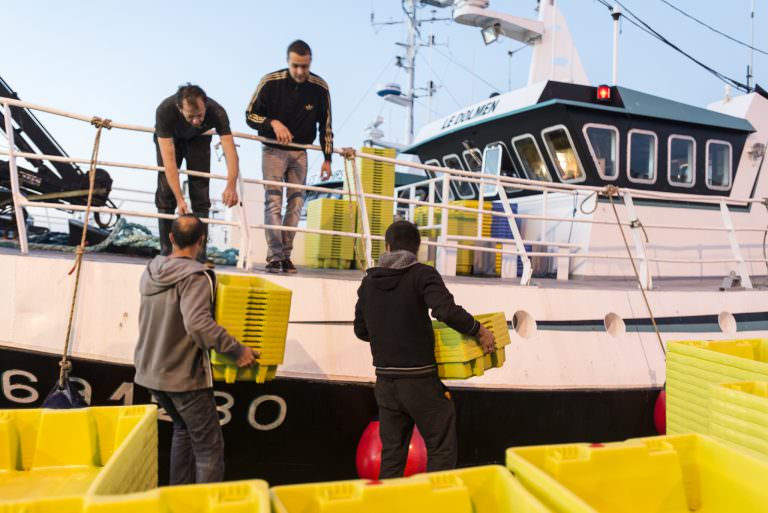 Fischer im Fischereihafen von Lorient (Morbihan, Süd-Bretagne)