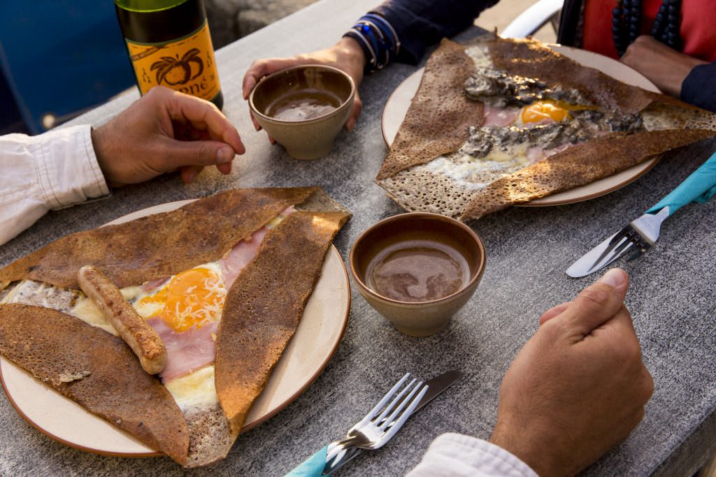 Crêpes- und Galettes-Dinner für Verliebte in der Bretagne (Frankreich)