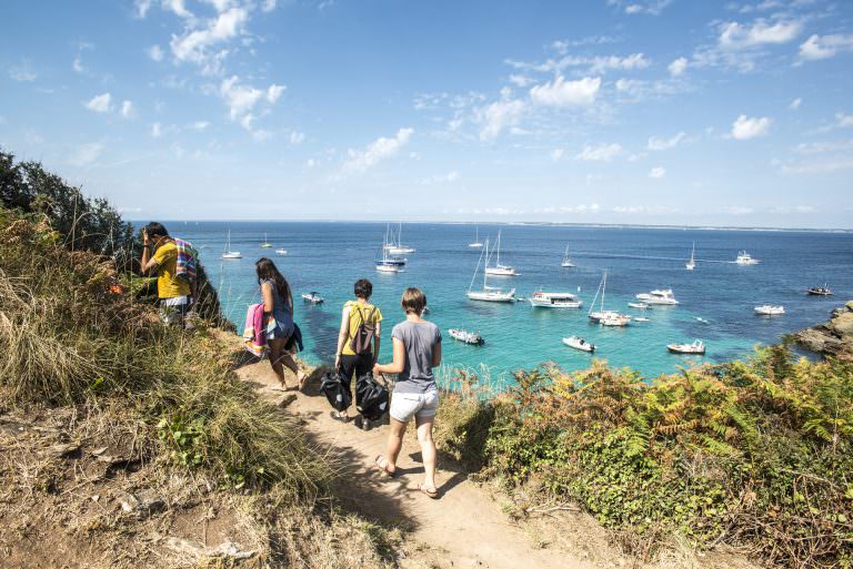 Le sentier côtier à l'île de Groix.