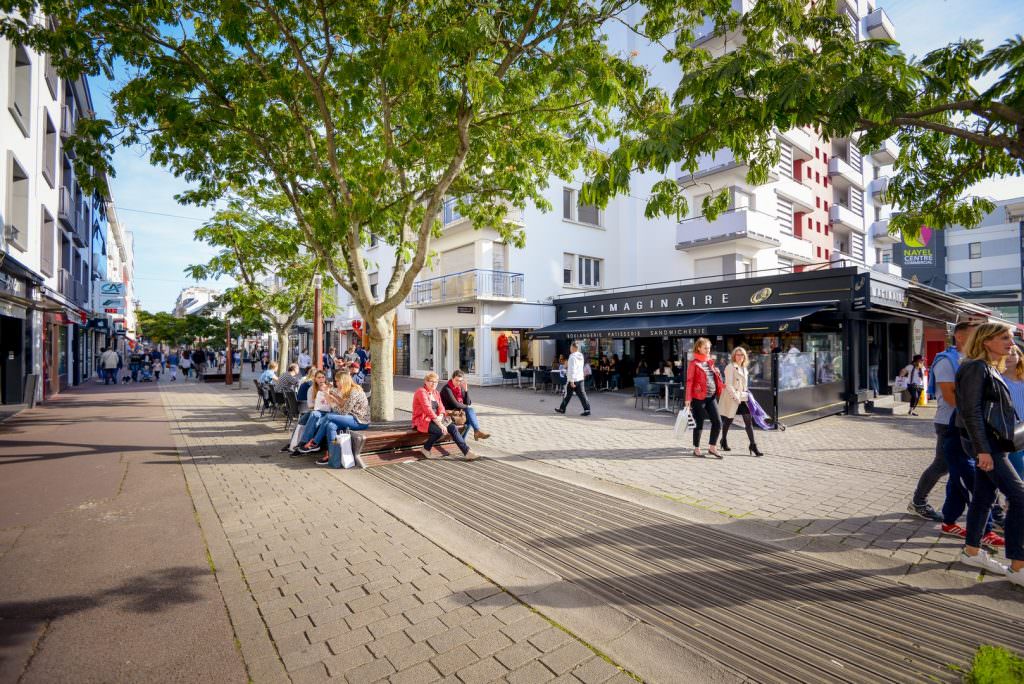 Rue du Port, rue piétonne aux nombreux commerce