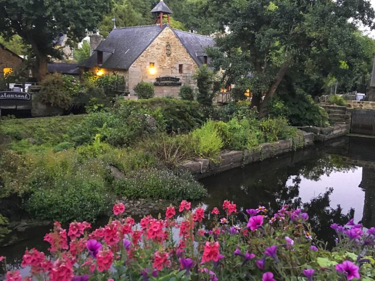 Der Fluss Aven in Pont-Aven (Finistère, Süd-Bretagne)