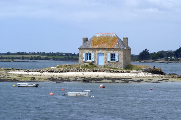 Haus auf dem Ilot Nichtarguer am Fluss Etel (Morbihan, Süd-Bretagne)
