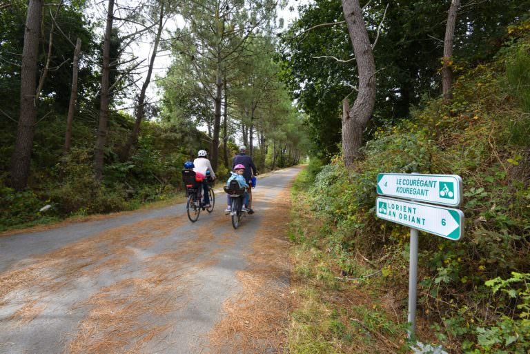 Radfahren mit der Familie auf dem grünen Weg von Lorient nach Ploemeur (Lorient Süd-Bretagne, Morbihan)