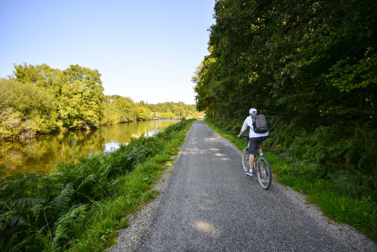 orilla del Blavet, en bicicleta