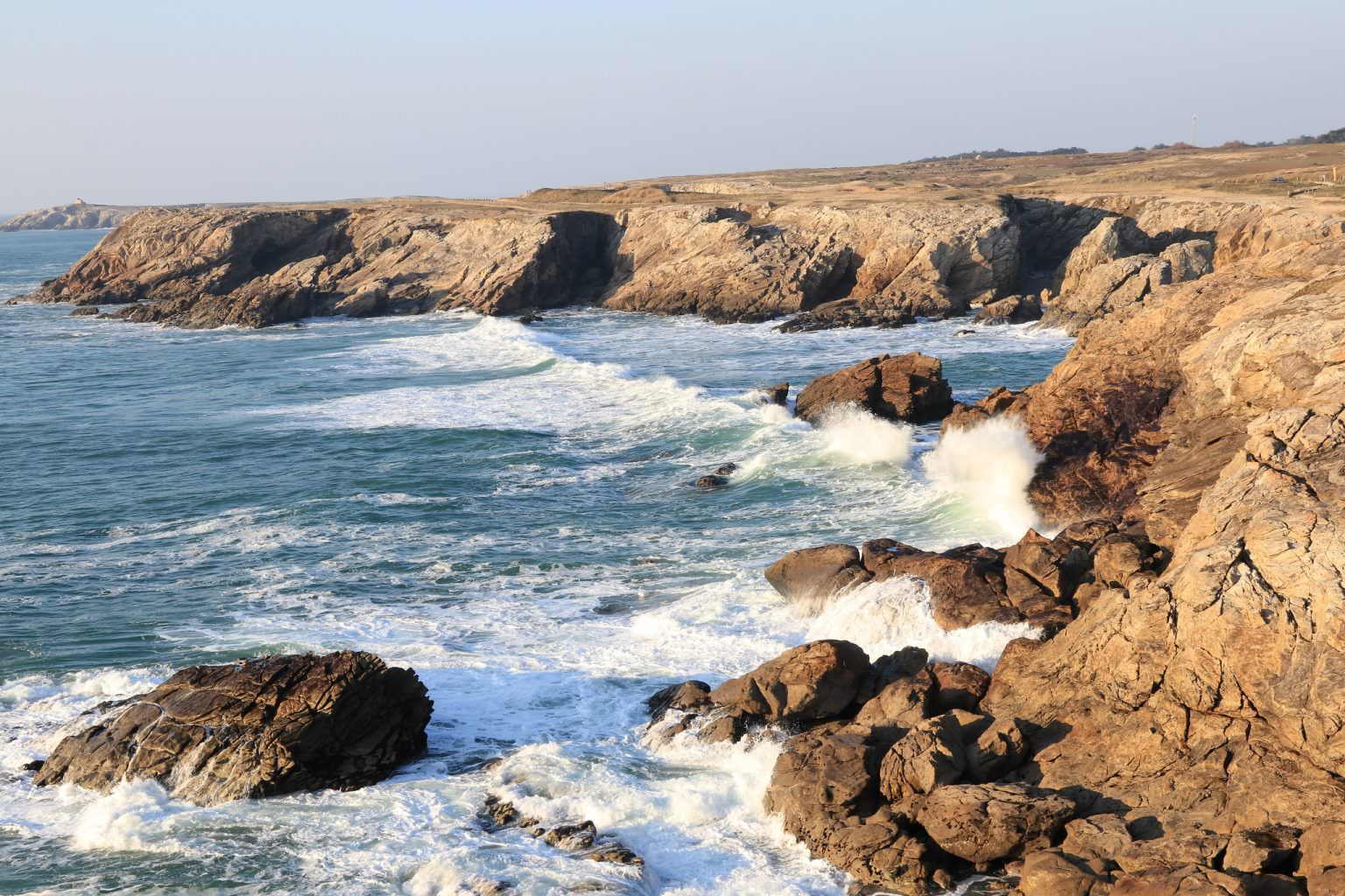 Klippen an der wilden Küste von Quiberon (Morbihan, Süd-Bretagne)