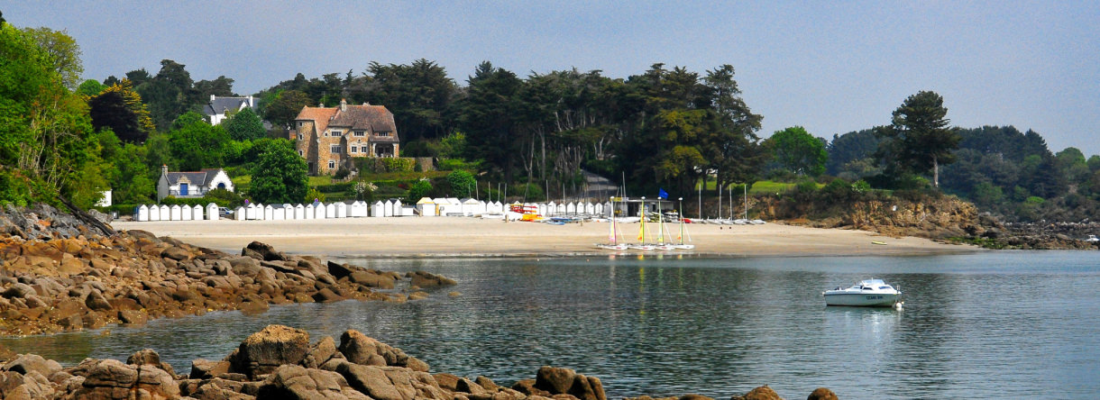 Pont Aven-Nevez, plage et cabines de plagedeport Manech