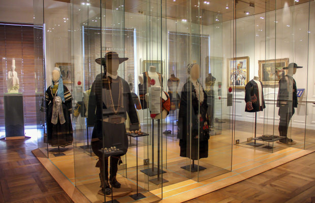 Quimper - Costumes bretons au Musée Départemental Breton
