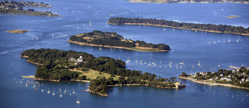 Luftaufnahme der Insel Berder im Golf von Morbihan