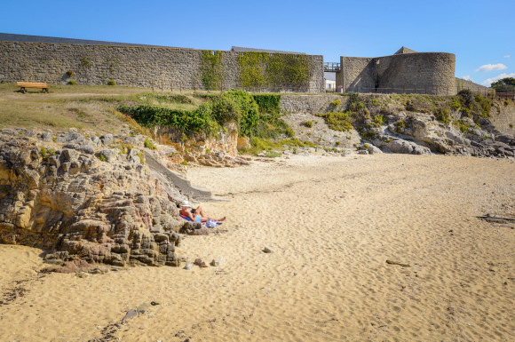 © Xavier DUBOIS. La plage du Lohic à Port-Louis. La plage du Lohic à Port-Louis.
