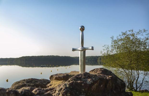 Das Schwert von Excalubir aus der Legende von König Artus im Wald von Brocéliande (Morbihan)