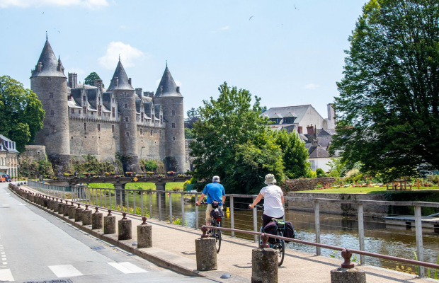 Fahrradtour entlang der Ufer des Schlosses von Josselin, Morbihan (Südbretagne)