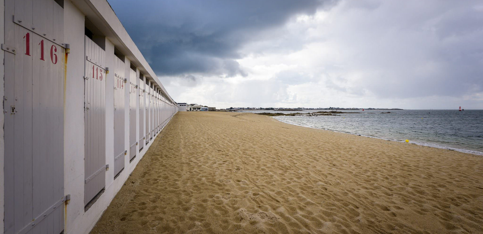 Der große Strand von Port-Louis (Morbihan, Südbretagne)