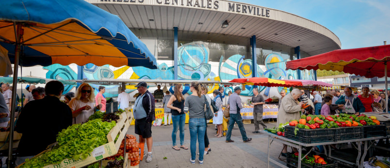 Der Merville-Markt in Lorient, jeden Mittwoch- und Samstagmorgen (Morbihan, Süd-Bretagne)