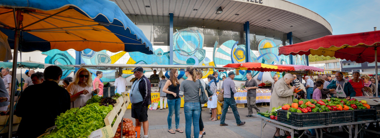 Der Merville-Markt in Lorient, jeden Mittwoch- und Samstagmorgen (Morbihan, Süd-Bretagne)