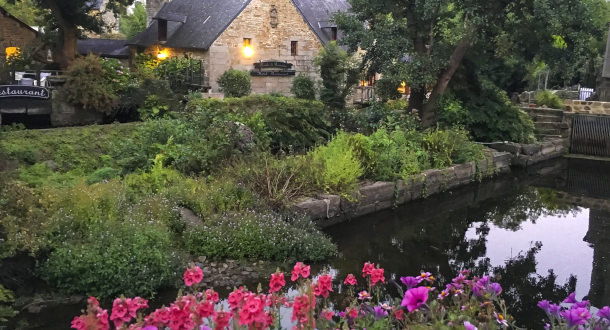 Der Fluss Aven in Pont-Aven (Finistère, Süd-Bretagne)