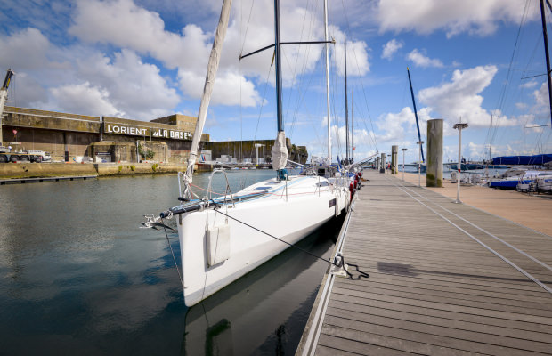 Bootsanleger für Hochseerennen in Lorient La Base (Morbihan)