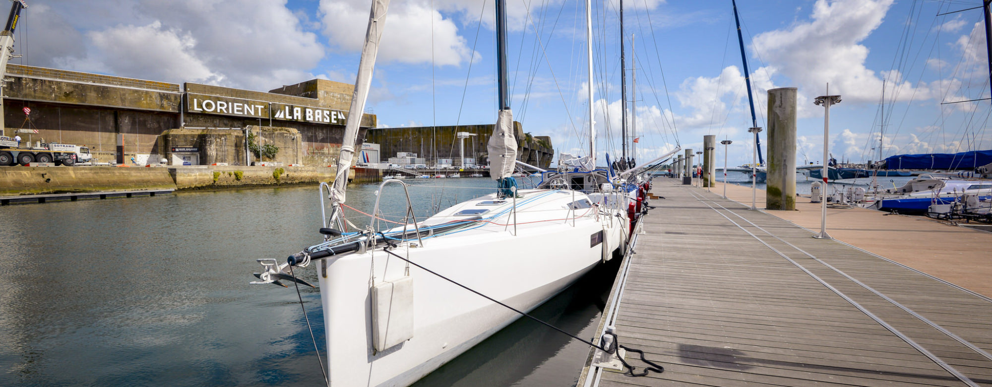 Bootsanleger für Hochseerennen in Lorient La Base (Morbihan)