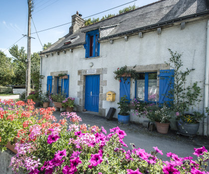 Schleusenhaus entlang des Treidelpfades des Blavet (Morbihan, Süd Bretagne)