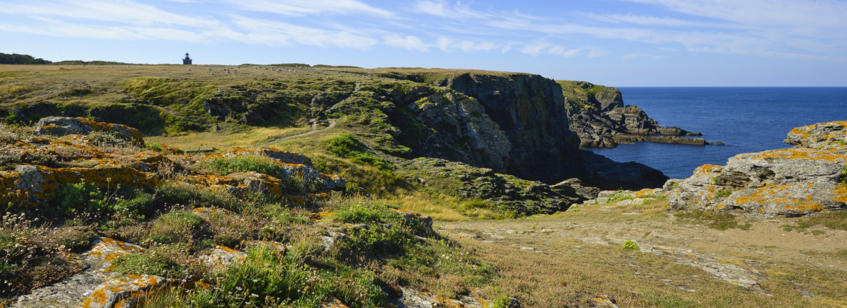 Réserve naturelle de l'Ile de Groix au phare de Pen Men.