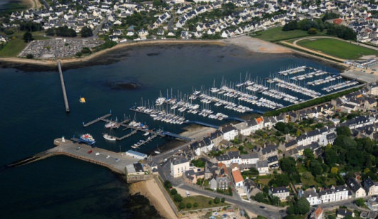 Luftaufnahme des Jachthafens von Port-Louis (Morbihan, Süd-Bretagne)