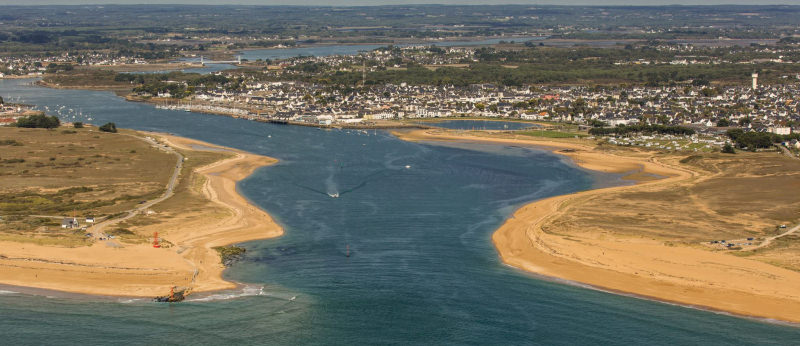 Luftaufnahme des Eingangs zur Ria d'Etel (Morbihan)