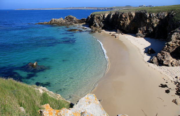 Weißer Sandstrand auf der Insel Hoedic (Südbretagne)