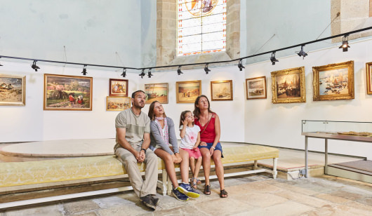 Familienbesuch im Museum von Le Faouët (Morbihan, Südbretagne)