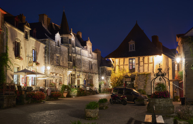 Rochefort en Terre le soir